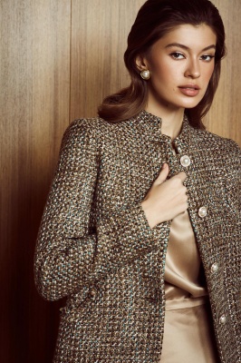 Campaign AW 19/20 by Olga Bovi coco 11_kloe suit beige